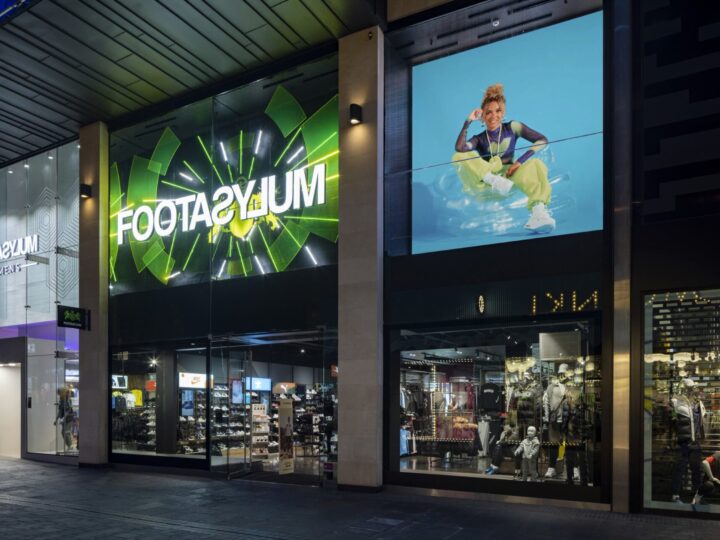 Engage Comms client UX Global first to install innovative new ‘high bright’ LED screens in UK retail store