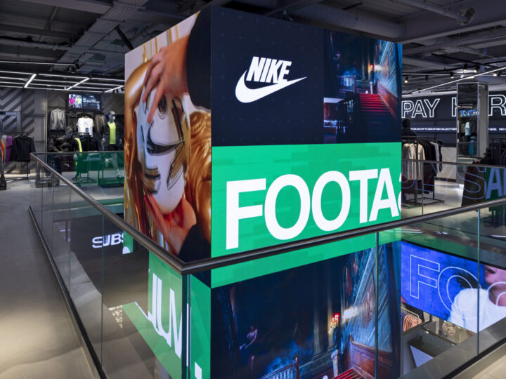 Engage Comms client UX Global ‘lights up’ Oxford Street with UK-first floating LED cube